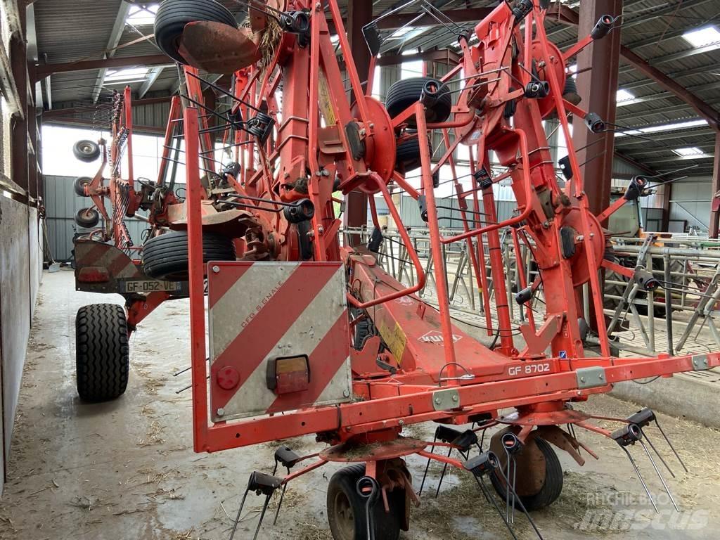 Kuhn GF8702 Pöyhimet ja haravat