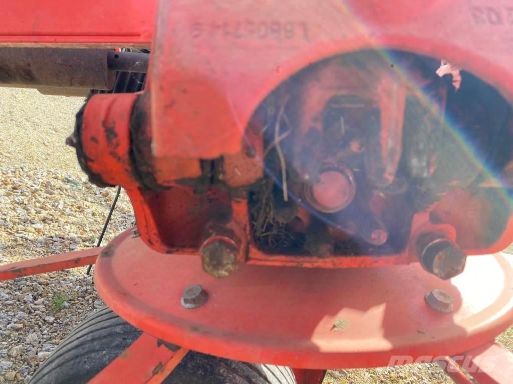 Kuhn GF8702 Pöyhimet ja haravat