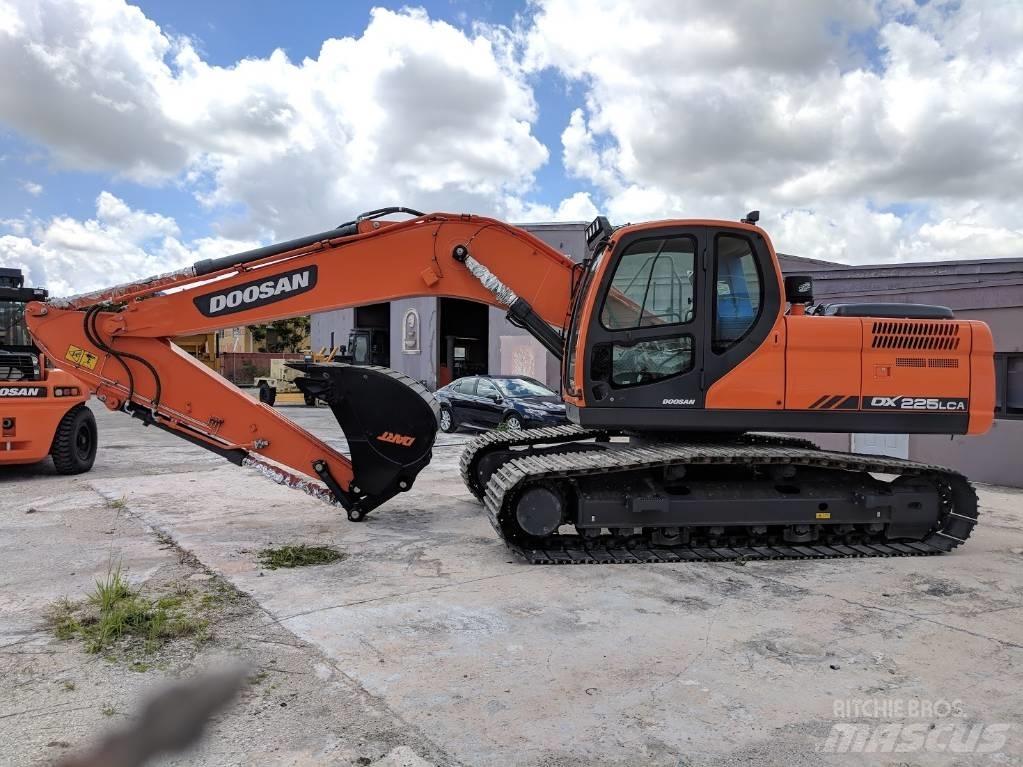 Doosan DX 225 LCA Telakaivukoneet