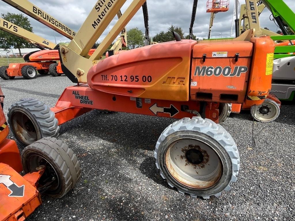 JLG M 600 JP Teleskooppipuominostimet