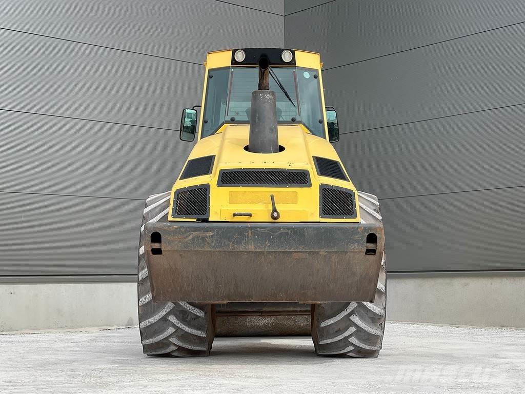 Bomag BW 213 DH-4 Yksivalssijyrät