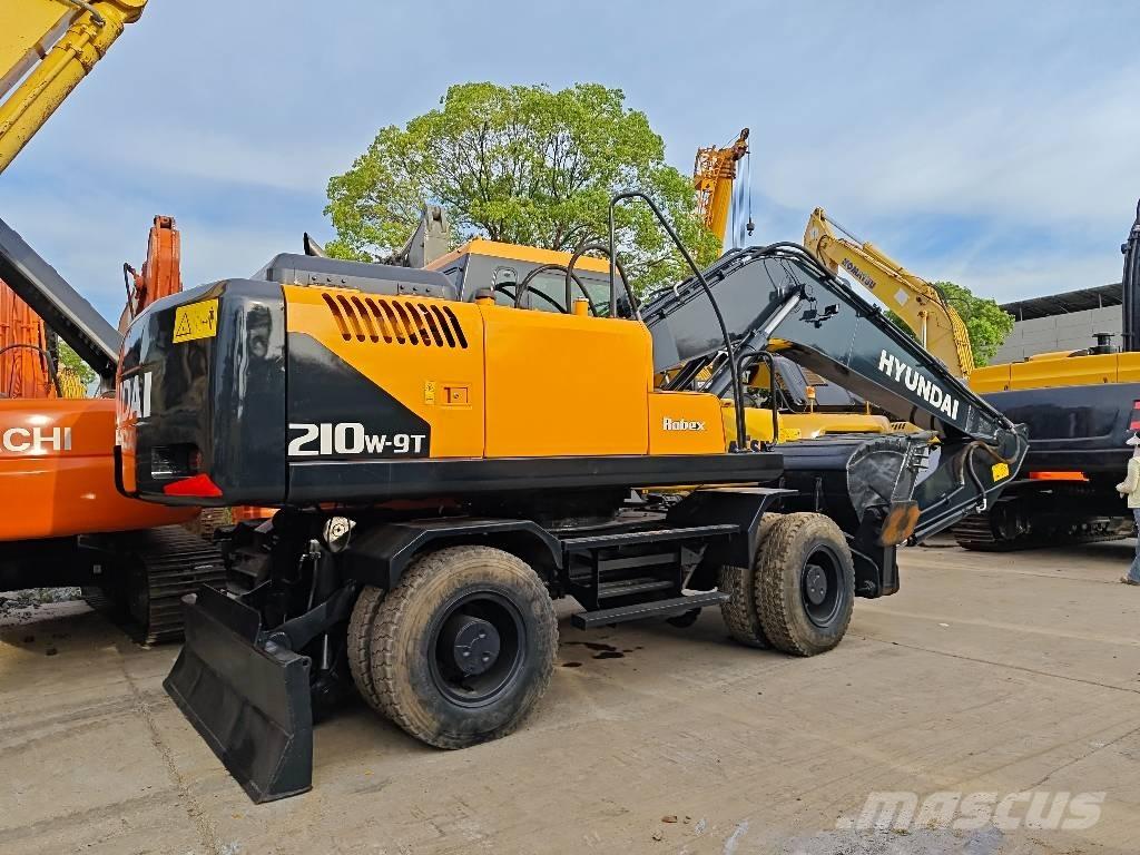 Hyundai R210W-9 Pyöräkaivukoneet