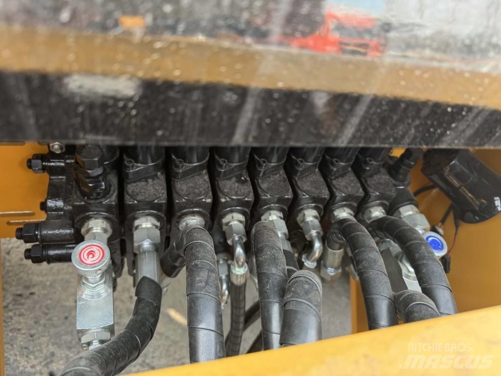 CAT 420 F Kaivurikuormaajat