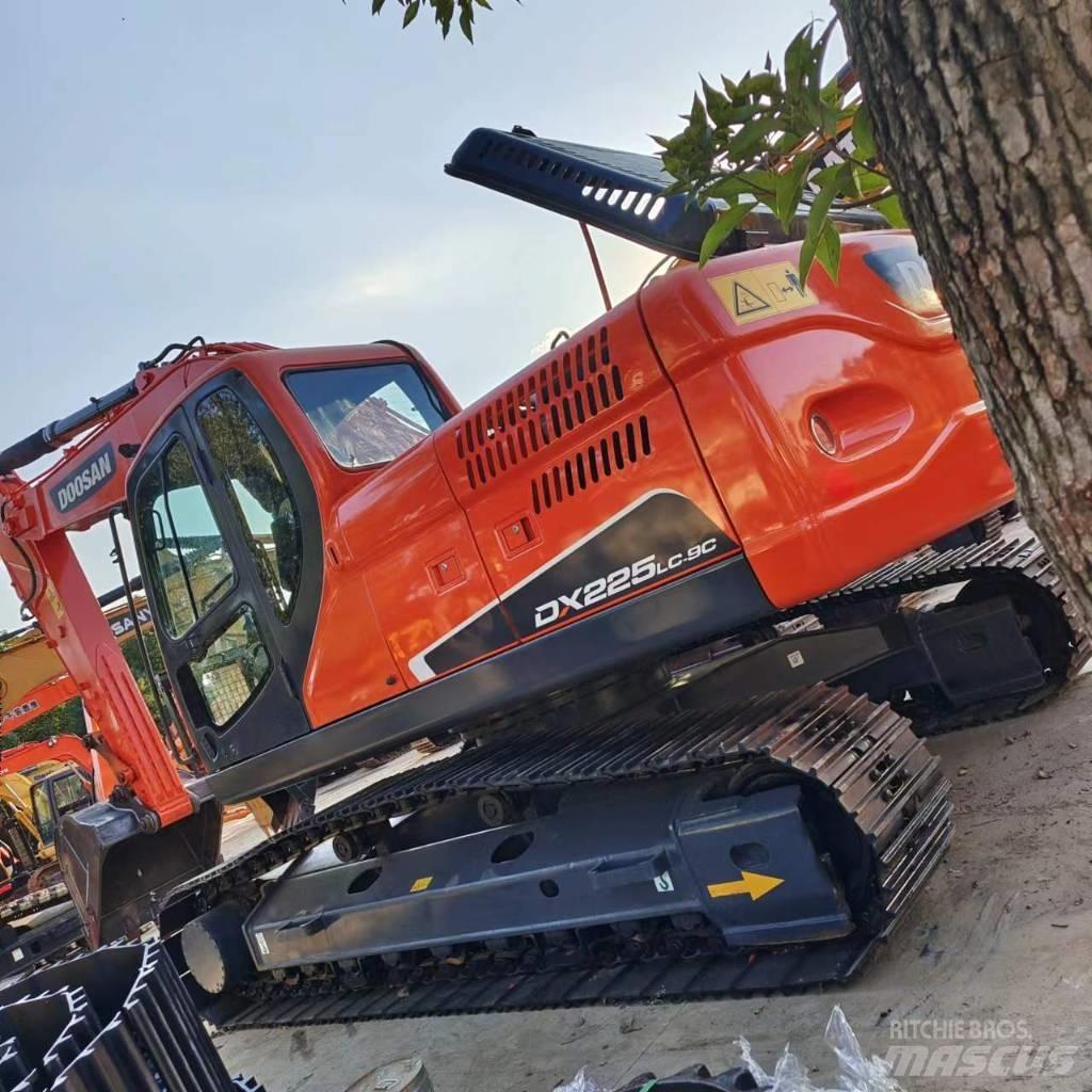 Doosan DX 225 LC Telakaivukoneet