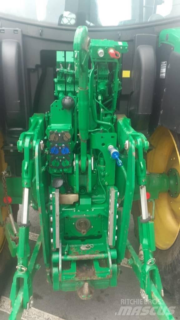 John Deere 6120 R Traktorit