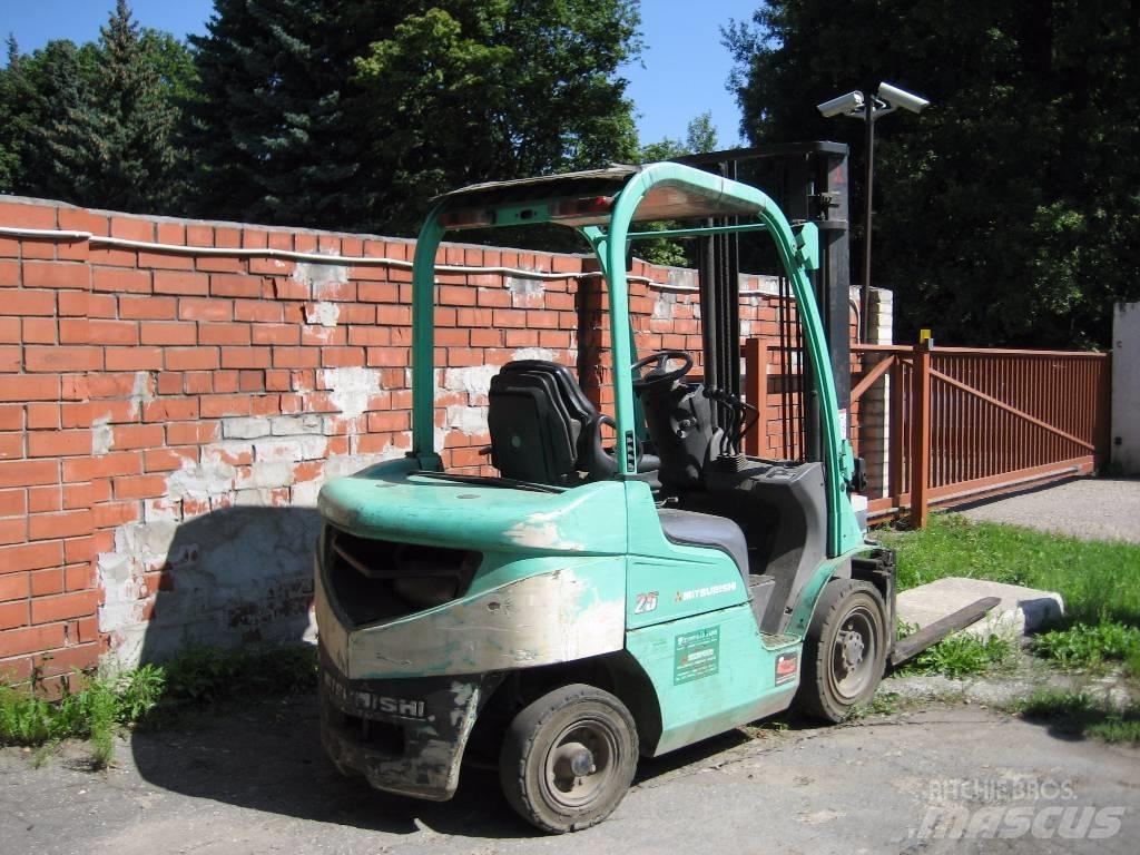 Mitsubishi FD25N Dieseltrukit