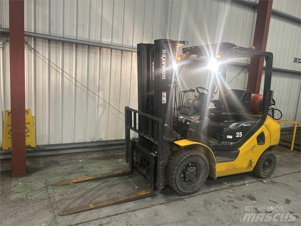 Komatsu FG25HT-17 Nestekaasutrukit