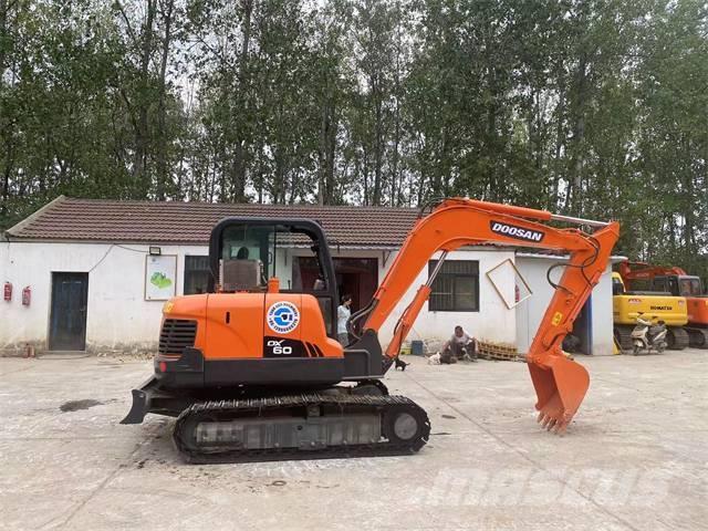 Doosan DX60 Telakaivukoneet