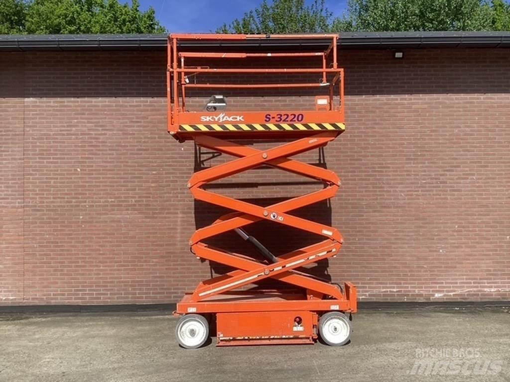 SkyJack SJIII3220 Saksilavat