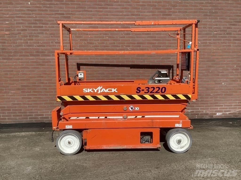 SkyJack SJIII3220 Saksilavat