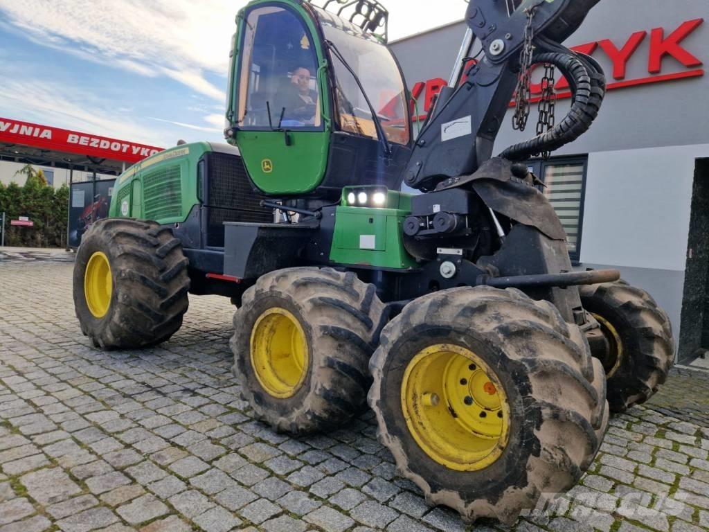 John Deere 1070 E Harvesterit