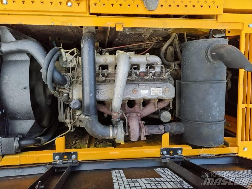 JCB JS 220 LC Telakaivukoneet