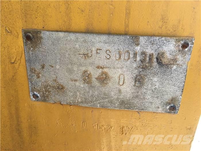 CAT 320 B Telakaivukoneet