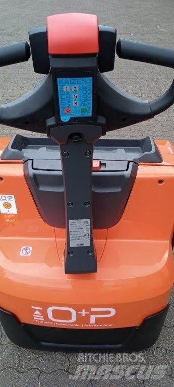 Toyota LWE 200 Lavansiirtotrukit