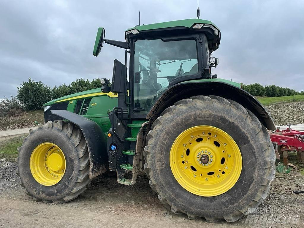 John Deere 7R 330 Traktorit