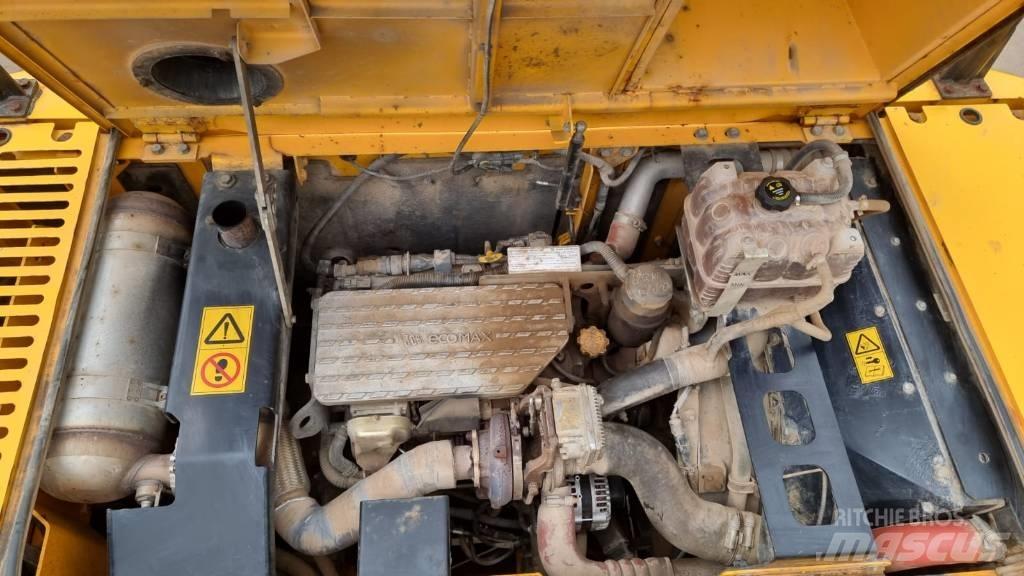 JCB JS 220 LC Telakaivukoneet