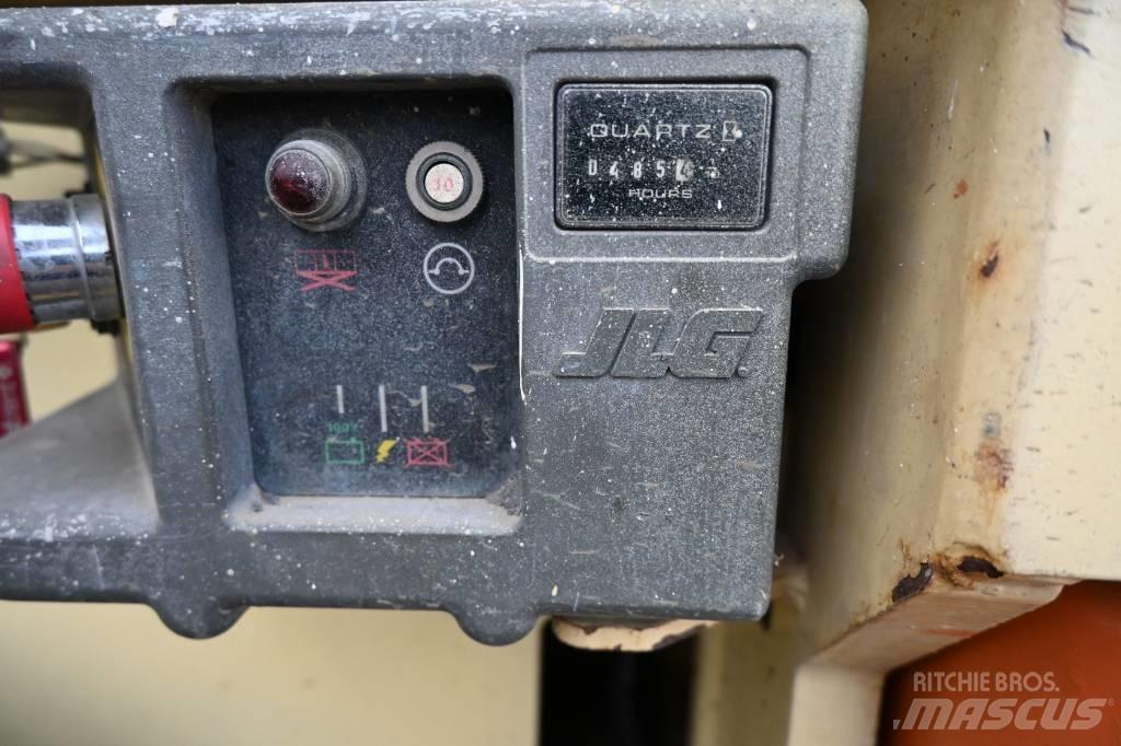 JLG 2030 ES Saksilavat