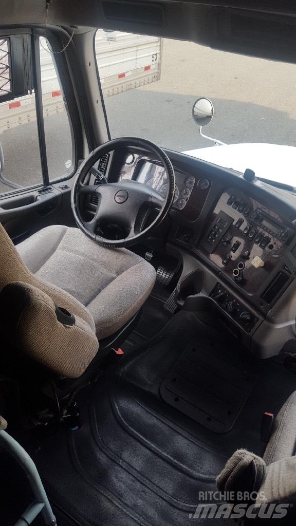 Freightliner M2 Vetopöytäautot