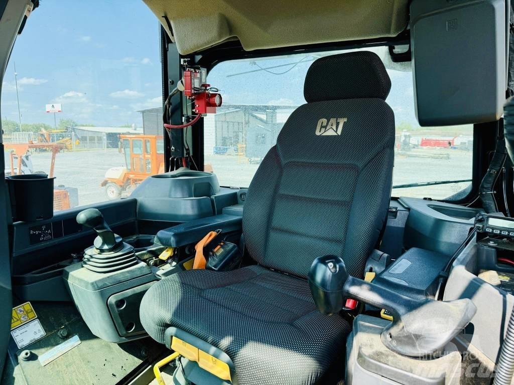 CAT D 7 Telaketjupuskutraktorit