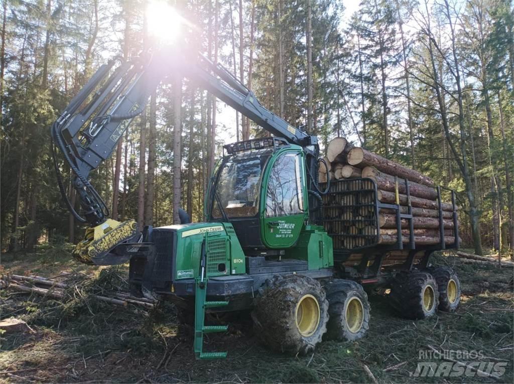 John Deere 810 E Kuormatraktorit