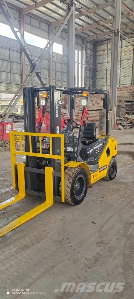 Komatsu FD 30 T-17 Dieseltrukit