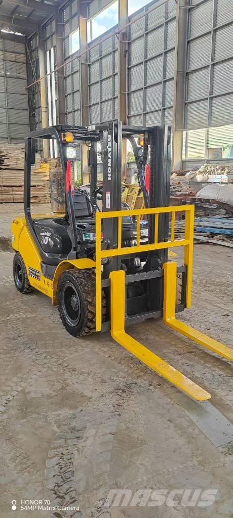 Komatsu FD 30 T-17 Dieseltrukit