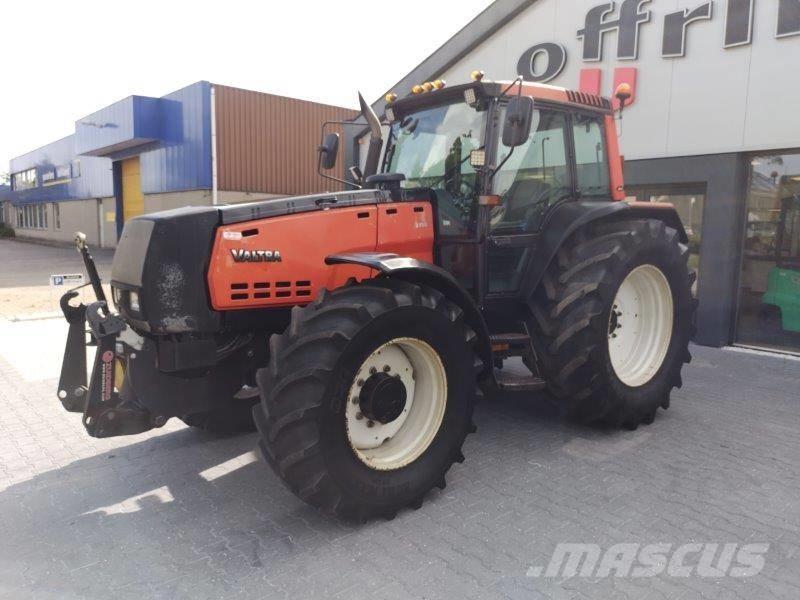 Valtra 8400 Traktorit