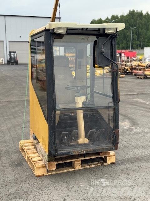 CAT M 320 USED CAB Ohjaamo ja sisusta