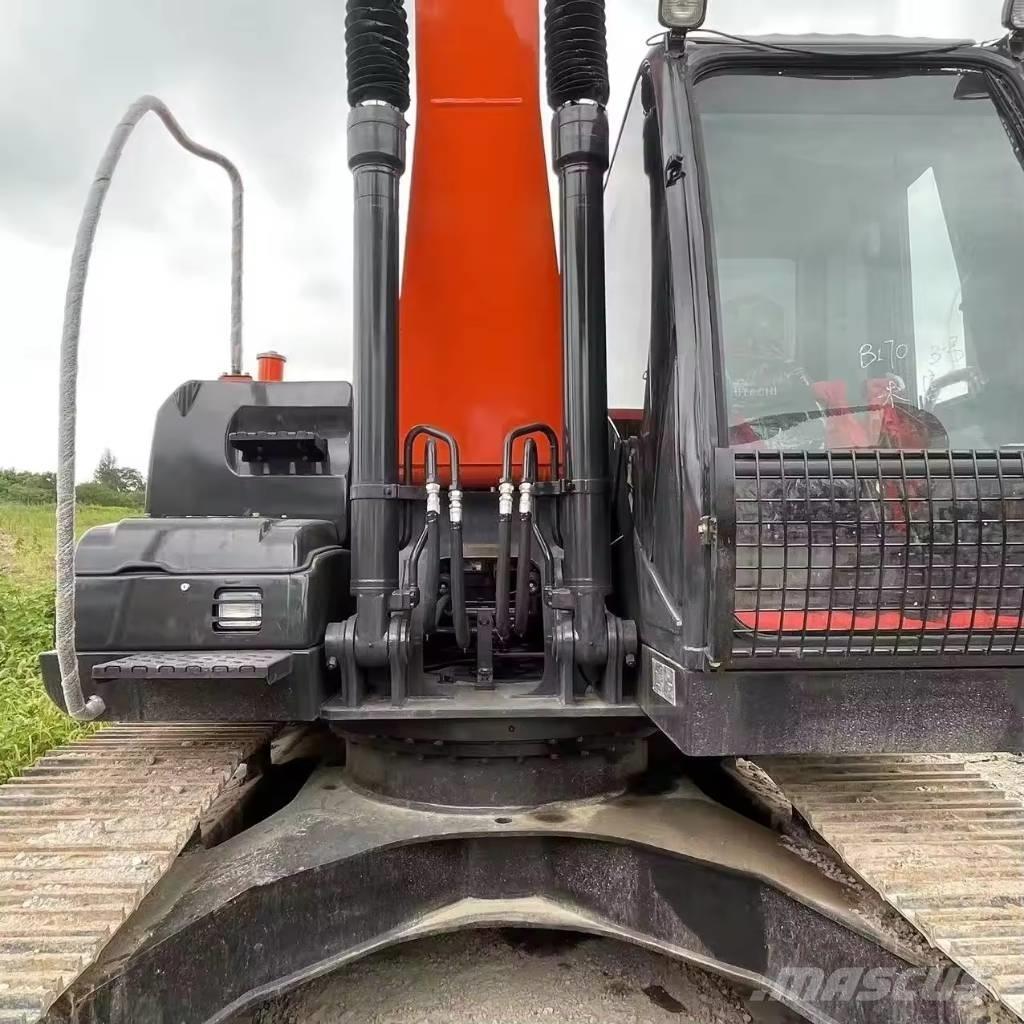 Hitachi ZX 200 Telakaivukoneet