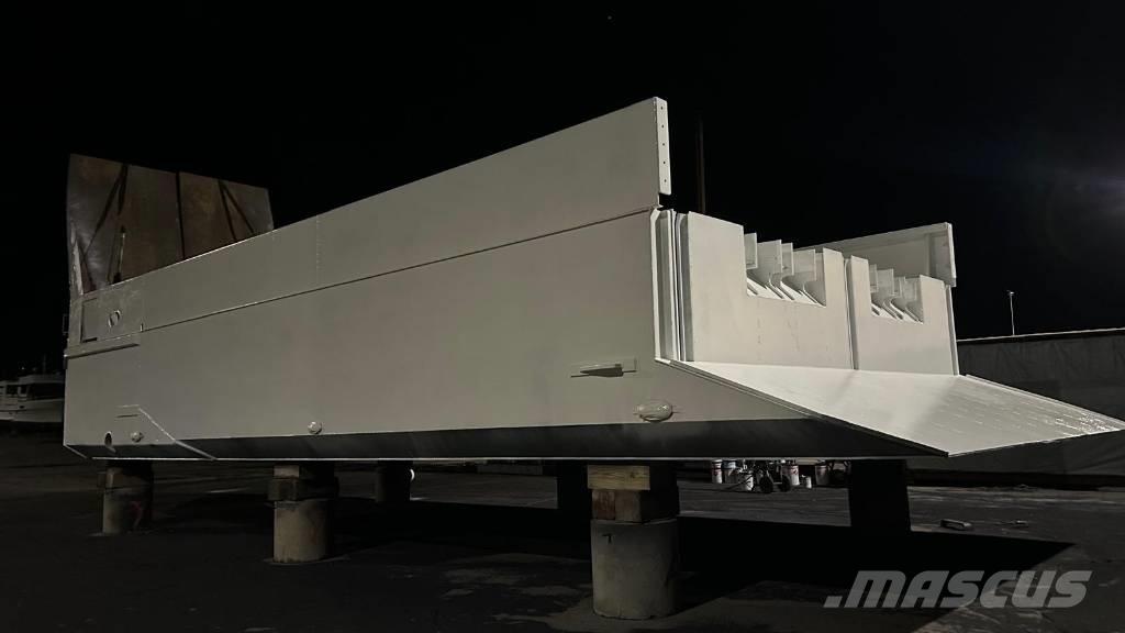  Cargo Ship Ganador Veneet, proomut ja ponttoonit