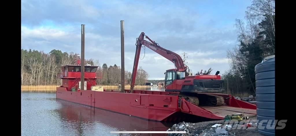  Cargo Ship Ganador Veneet, proomut ja ponttoonit
