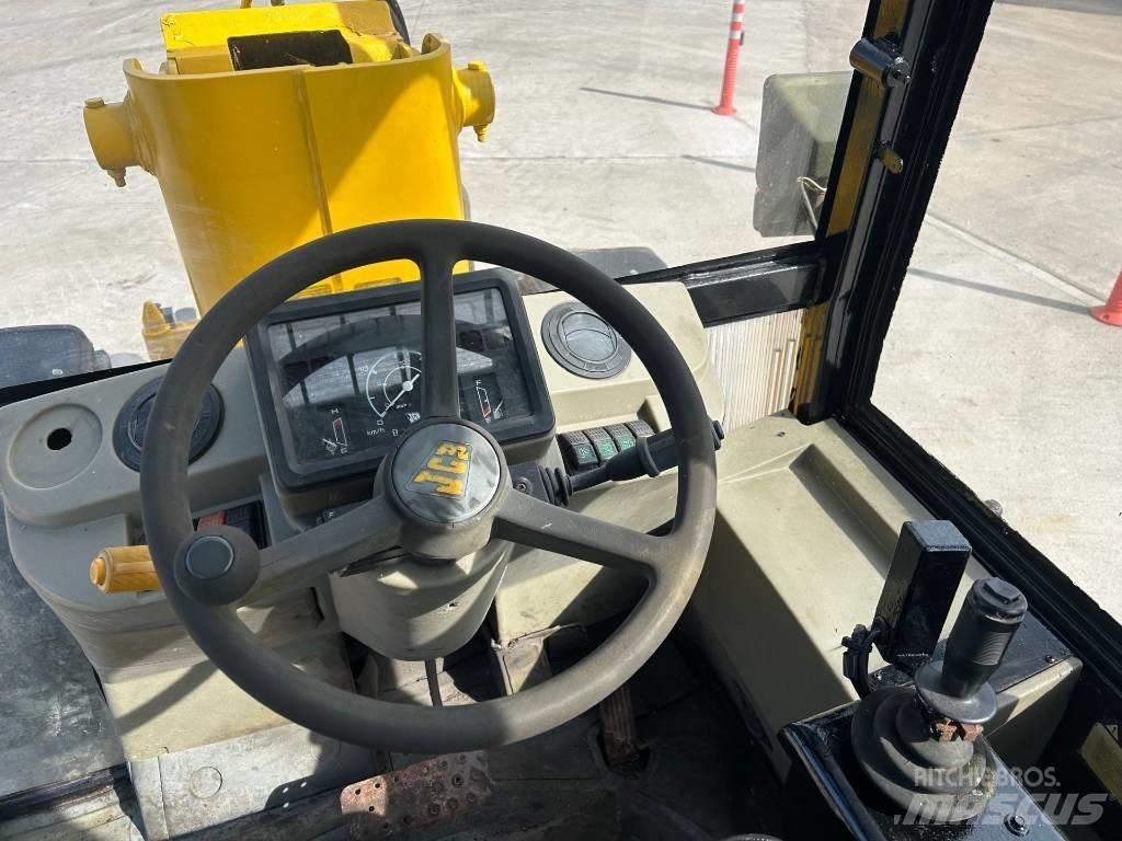 JCB 409 Maatalouskurottajat