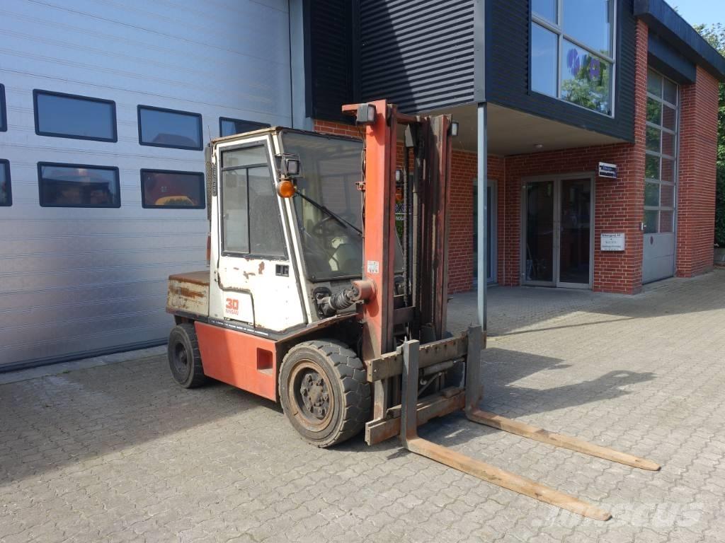 Nissan EGH02 A 30 U Dieseltrukit