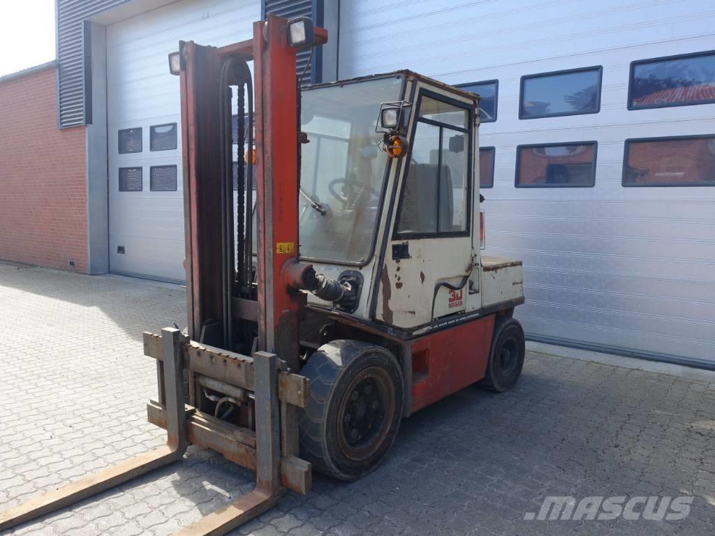 Nissan EGH02 A 30 U Dieseltrukit