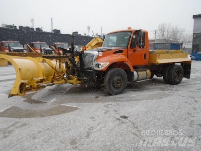 International 7400 Lumiaurat