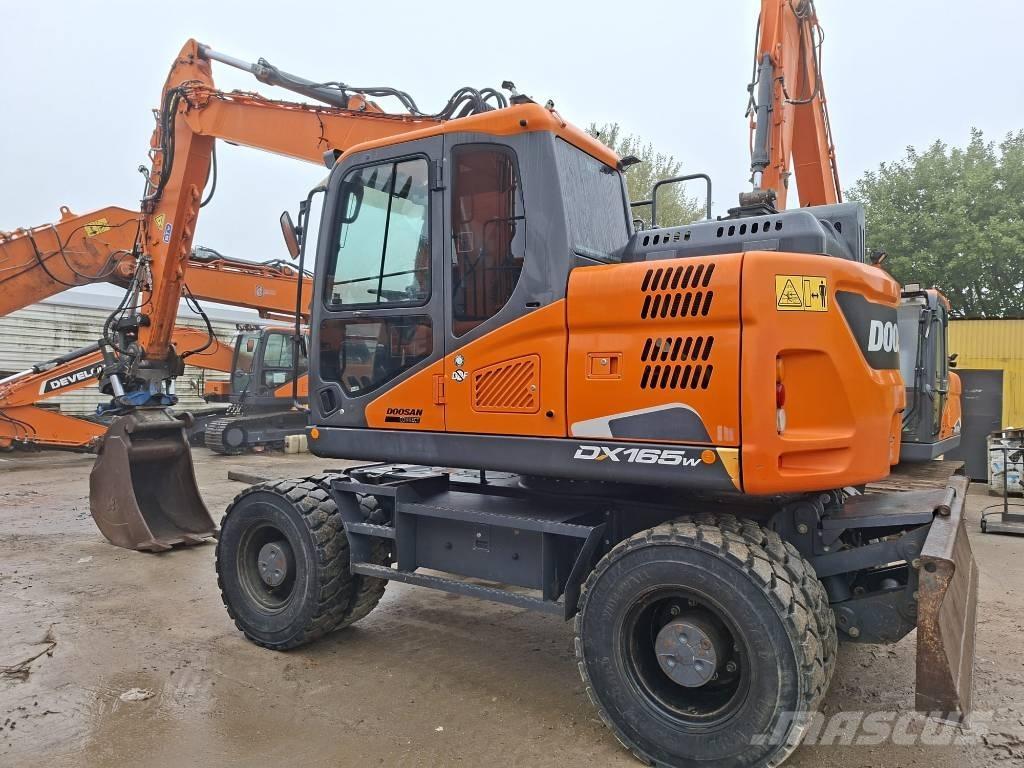 Doosan DX 165 W-5 Pyöräkaivukoneet