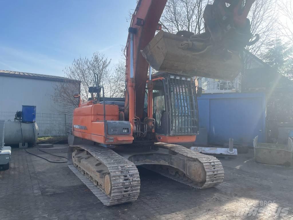Doosan EXCA Telakaivukoneet