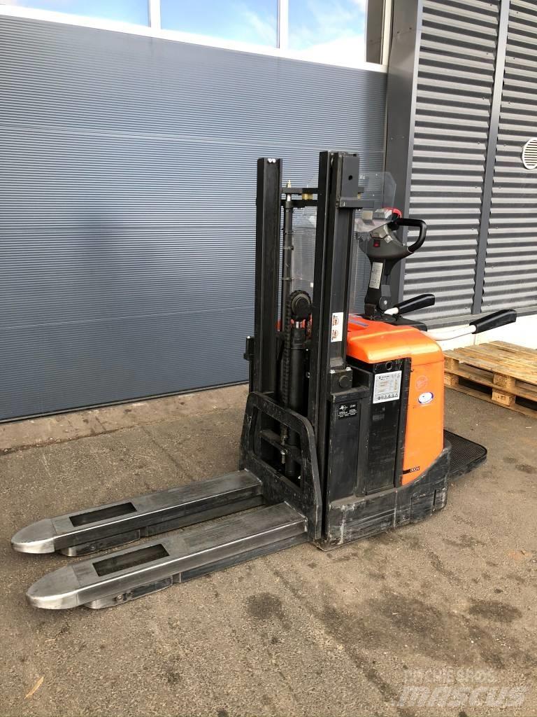 BT SPE 125 Ajettavat pinoamisvaunut