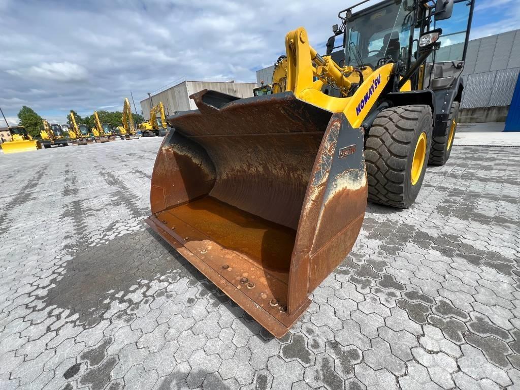 Komatsu WA320-7 Pyöräkuormaajat