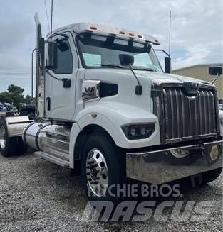 Western Star 47X Vetopöytäautot