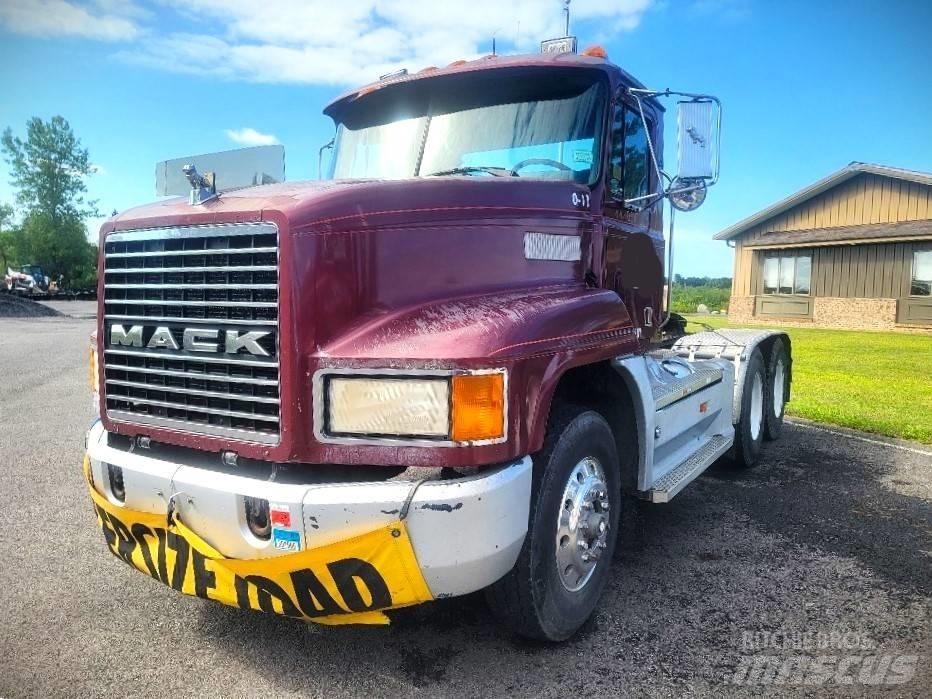 Mack CH 613 Vetopöytäautot