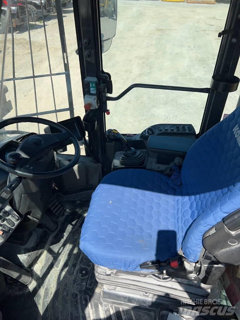 Komatsu WA 270-8 Pyöräkuormaajat