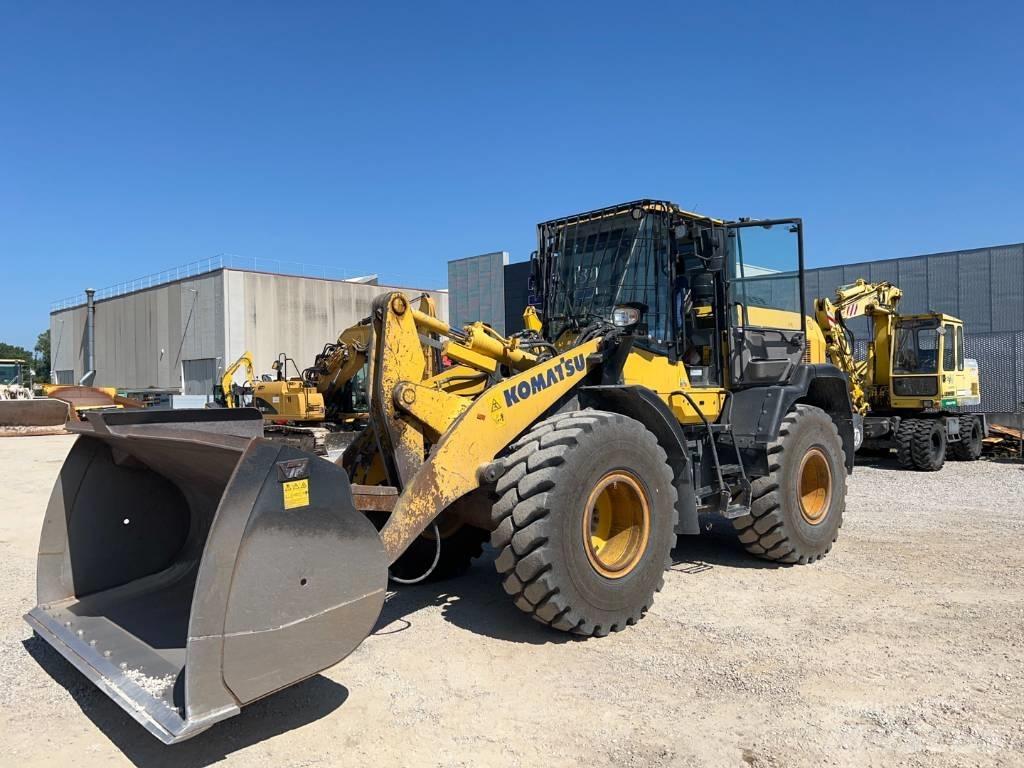 Komatsu WA 270-8 Pyöräkuormaajat