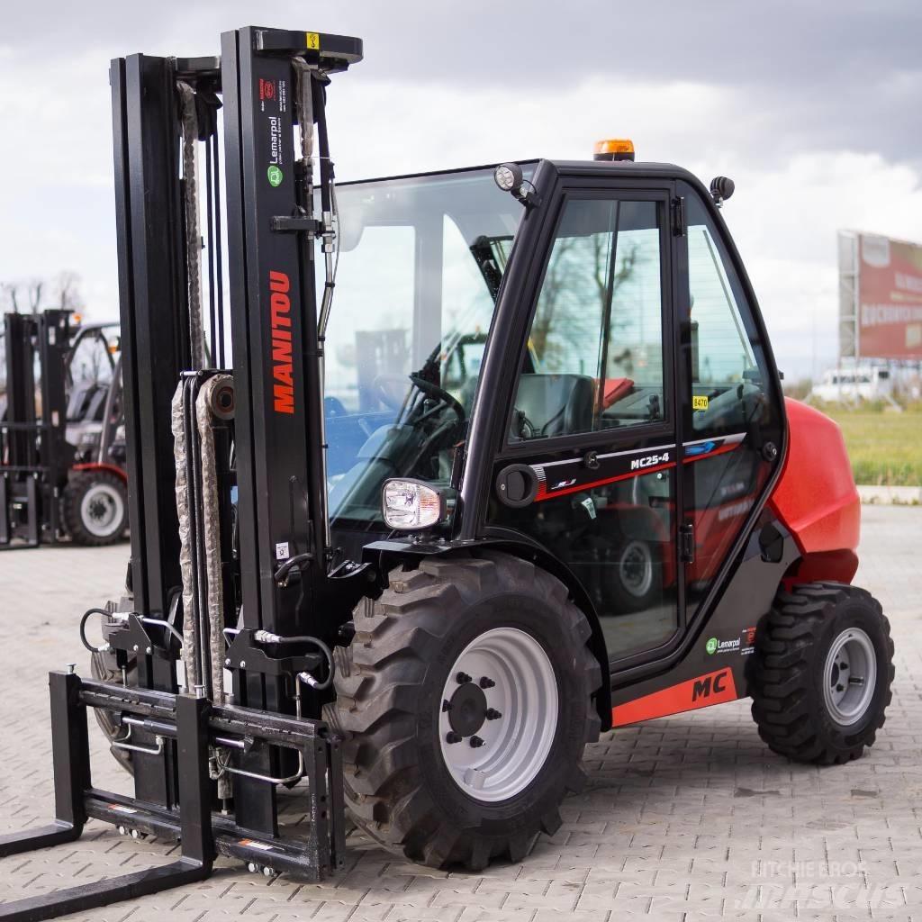 Manitou MC25 Maastotrukit