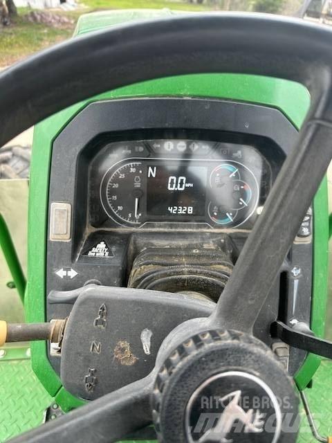 John Deere 6120 E Traktorit