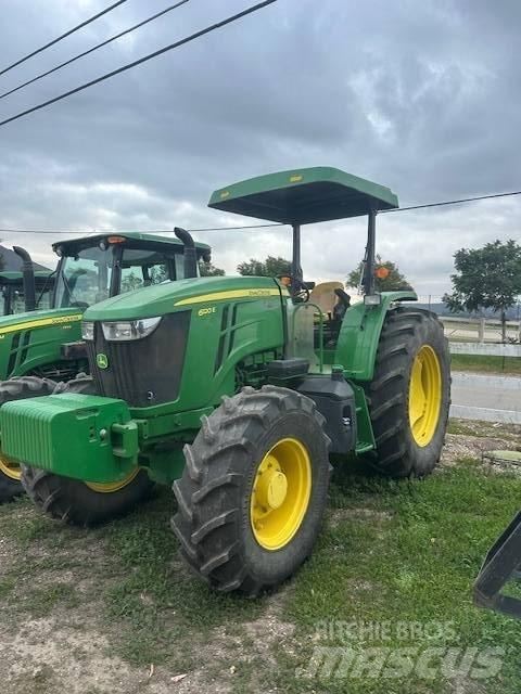 John Deere 6120 E Traktorit