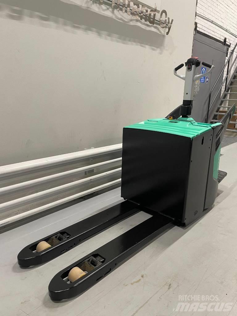 Mitsubishi PBV 20 N2 Lavansiirtotrukit ajotasolla