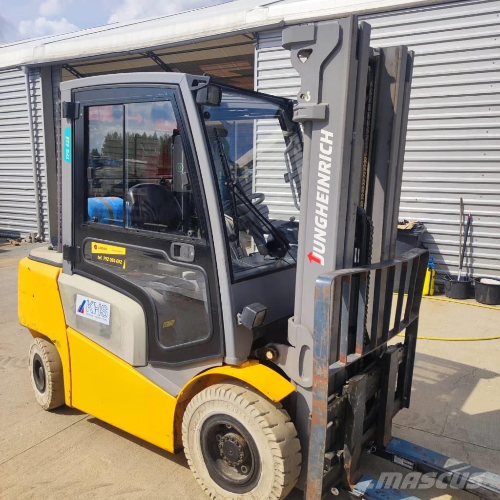 Jungheinrich TFG 425 Nestekaasutrukit