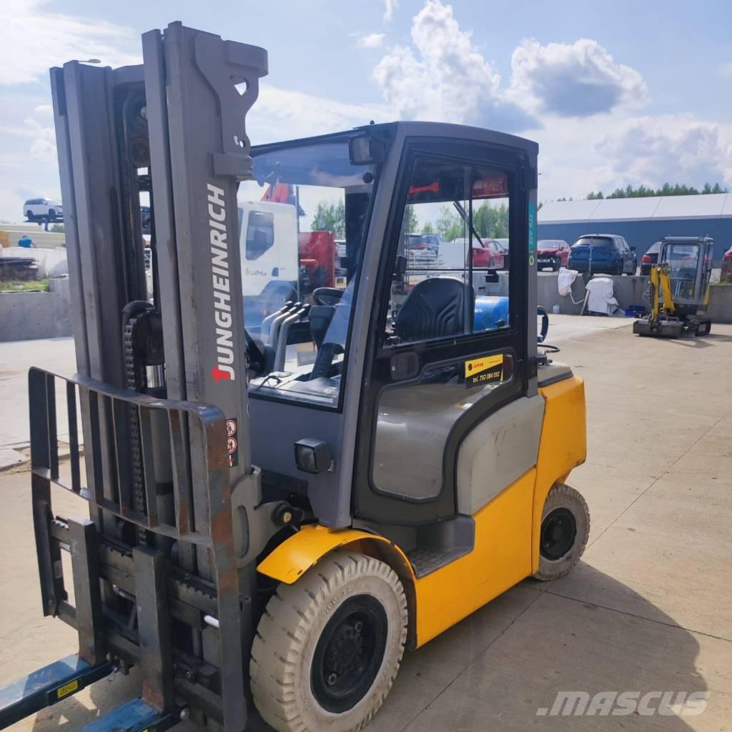 Jungheinrich TFG 425 Nestekaasutrukit
