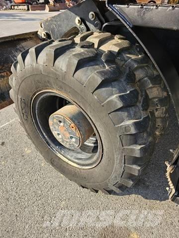 CAT M 318 F Pyöräkaivukoneet